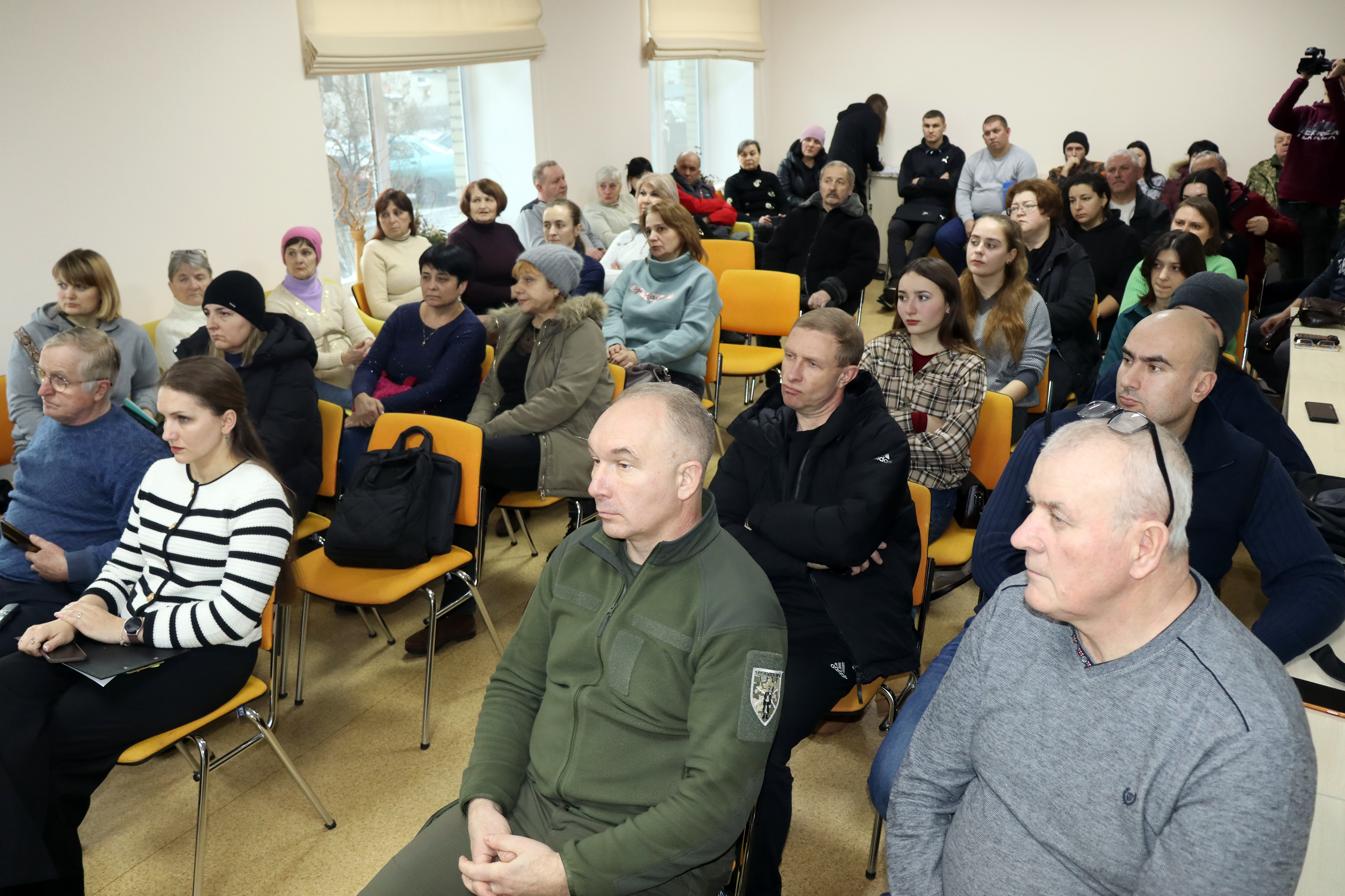 Тільки спільними зусиллями можна знайти найефективніші та найгуманніші шляхи вирішення складної ситуації що стосується безхатніх тварин